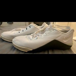 Nike Womens Metcons 5